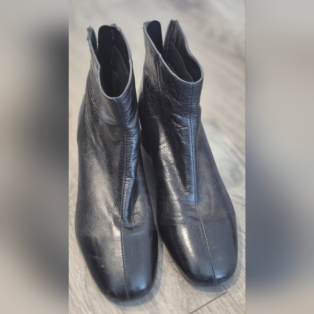 Elegant Black Leather Ankle Boots Size 9